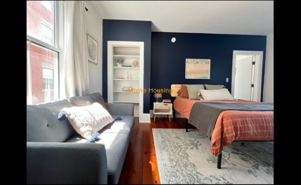 Studio Apartment: 306 Congress St. Apt B Portland, ME