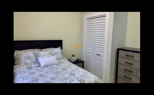 Bedroom closet & draws