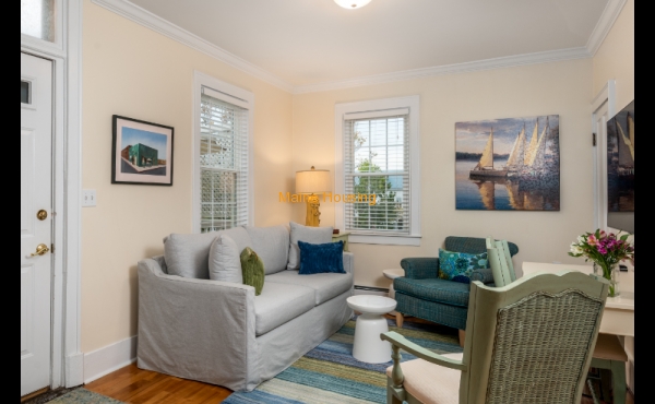 One Bedroom Apartment: 231 Cumberland Ave, Unit 2, Portland